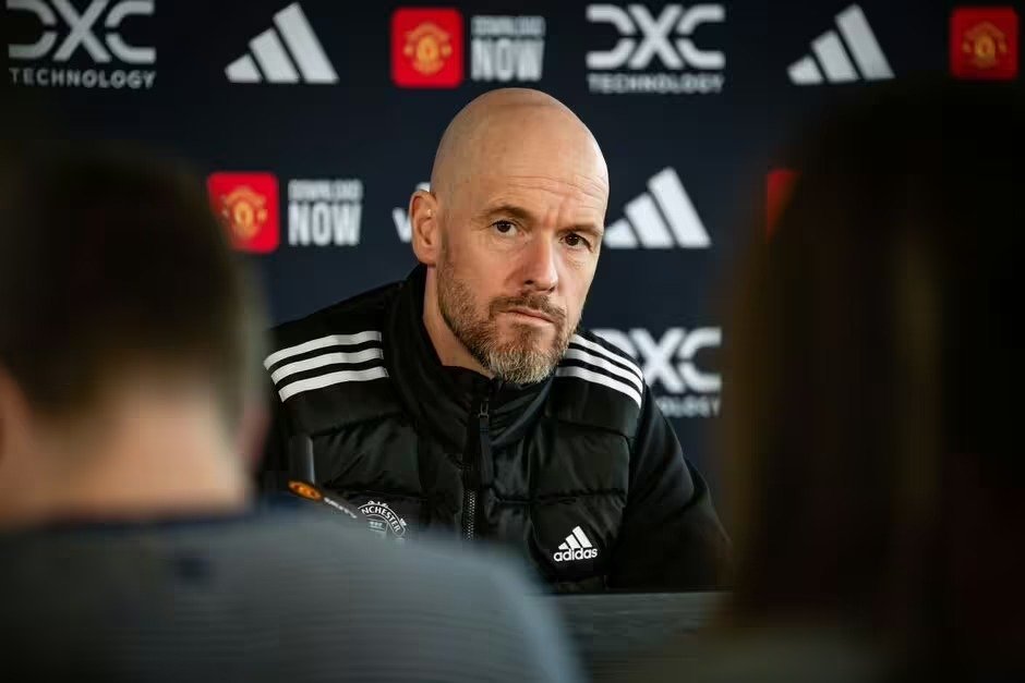 Man Utd boss Erik ten Hag bites back at Jamie Carragher over brutal tactical analysis